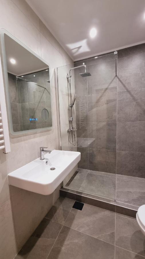 Grove Apartment + Free Parking Novi Sad Luaran gambar